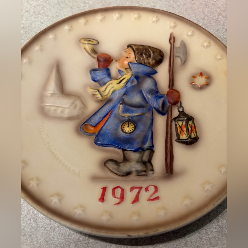 Goebel M.J. Hummel 2nd Annual Plate 1972 -#265 "Hear Ye, Hear Ye” - Picture 2 of 8